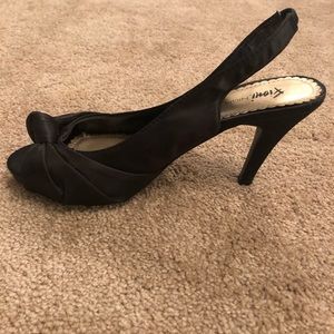 Fioni Night  Black Satin pump